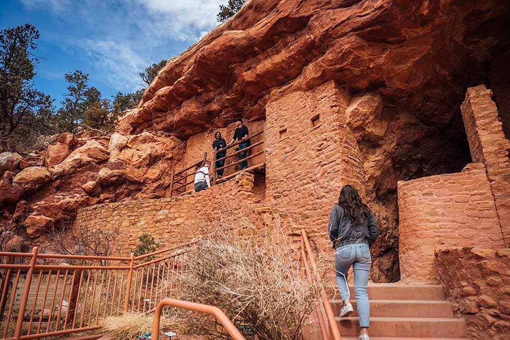 Friend group at the Manitou Cliff Dwellings