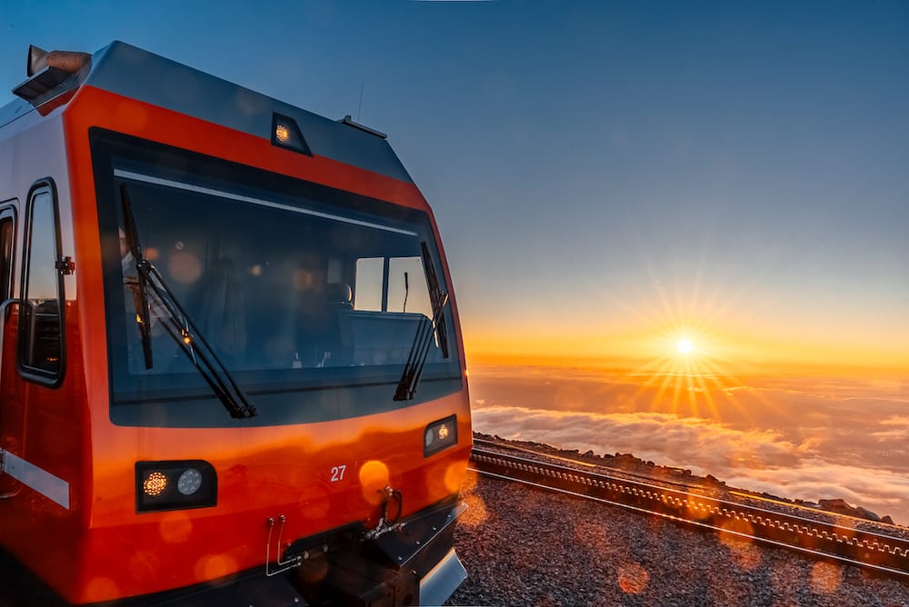 The Pikes Peak Cog Railway al amanecer