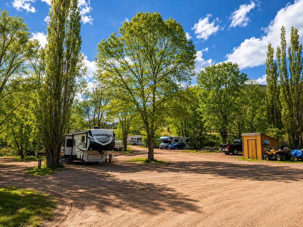 RVs at the Lone Duck Campground