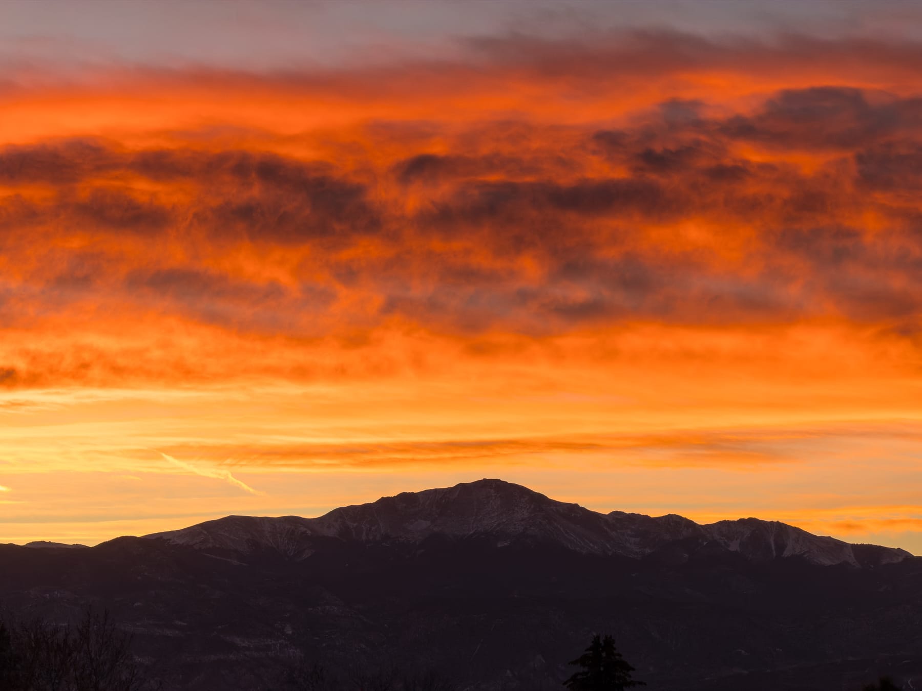 Puesta de sol sobre Pikes Peak